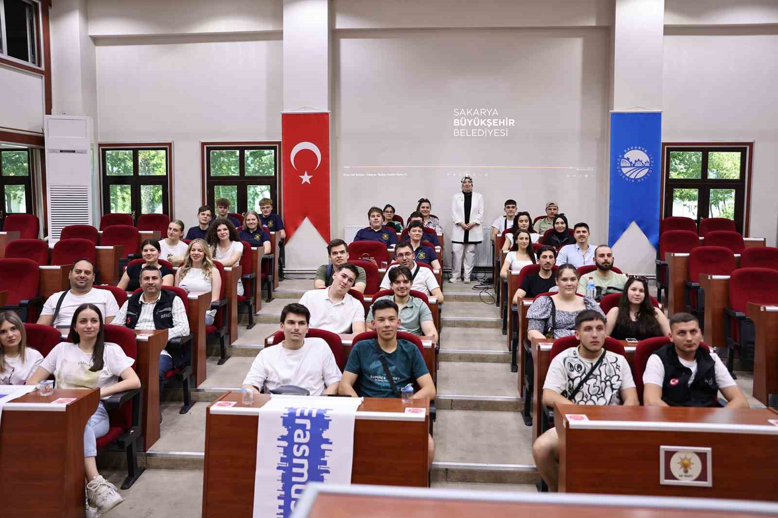 Sakarya B&uuml;y&uuml;kşehir&rsquo;in &lsquo;diren&ccedil;li şehir&rsquo; hedefi farklı renklerden gencin ilgi odağı oldu
