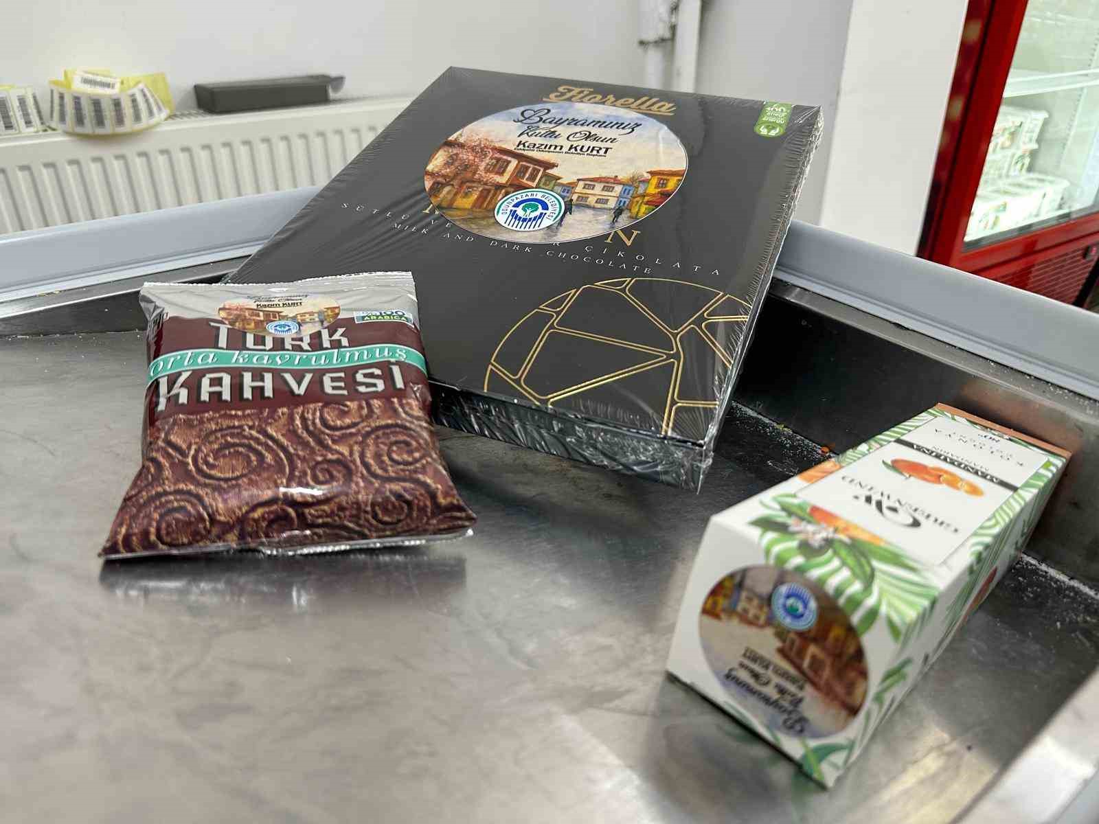 Halk Market&rsquo;ten bayram &ouml;ncesi ihtiya&ccedil; sahiplerine bayram &ccedil;ikolatası, kolonya ve T&uuml;rk kahvesi ikramı
