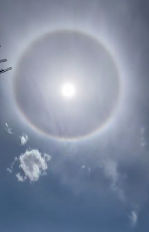 Muş&rsquo;ta g&uuml;neşin etrafındaki hale g&ouml;renleri hayrete d&uuml;ş&uuml;rd&uuml;
