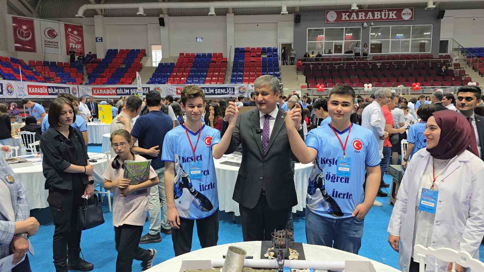 Karabük’te 200 öğrenci 65 projeyle yeteneklerini sergiledi