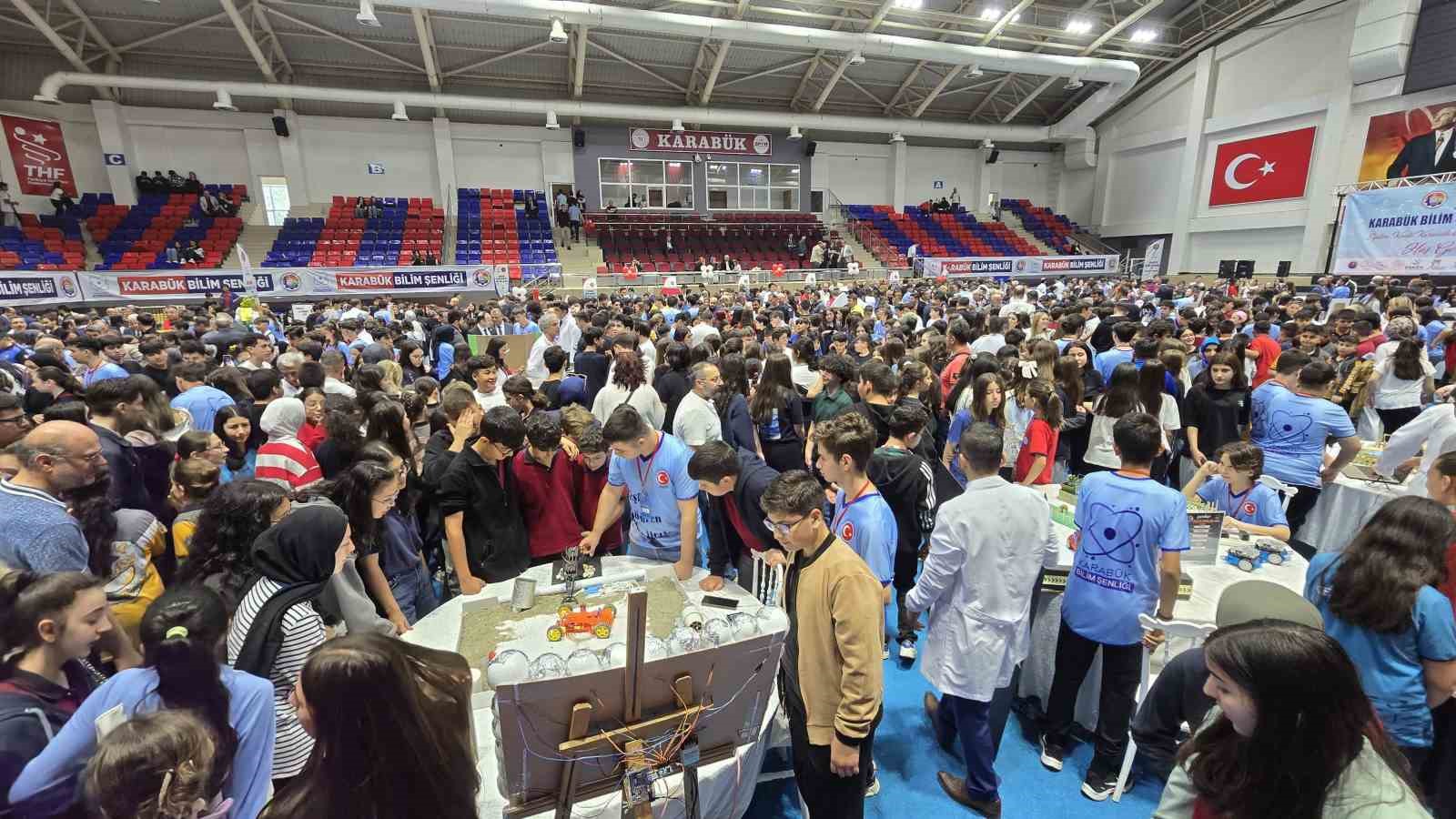 Karab&uuml;k&rsquo;te 200 &ouml;ğrenci 65 projeyle yeteneklerini sergiledi
