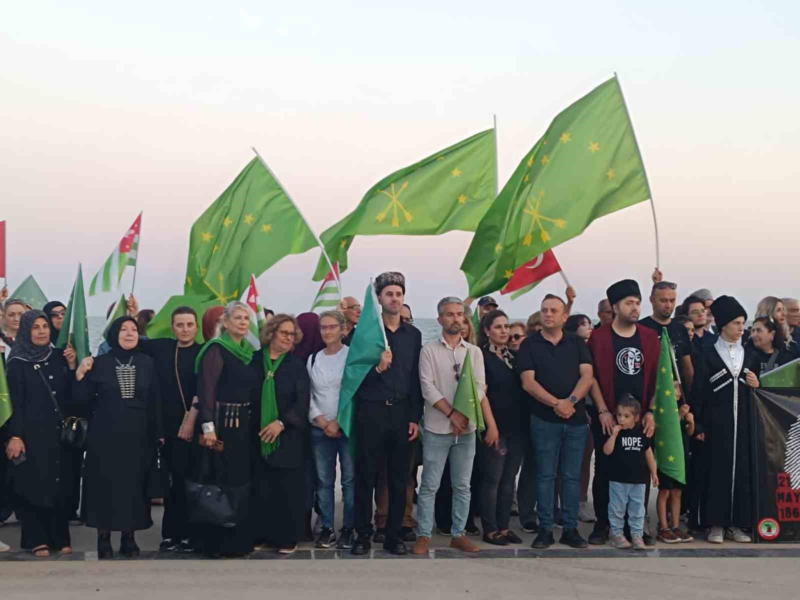 &Ccedil;erkesler Karadeniz&rsquo;de yitirdikleri atalarını Akdeniz&rsquo;de andılar
