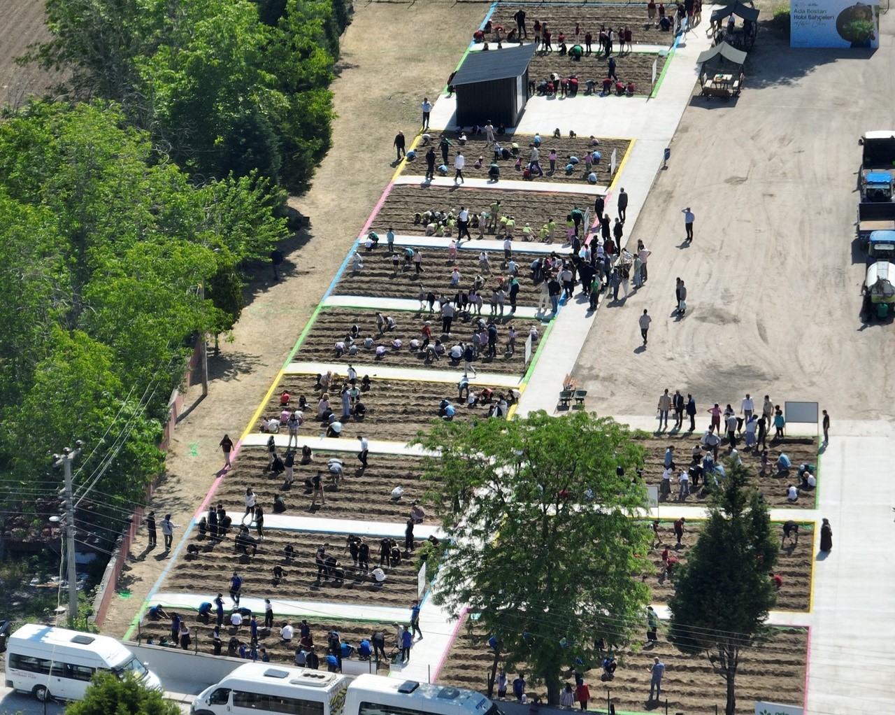 Ada Bostan Hobi Bah&ccedil;eleri faaliyete ge&ccedil;ti
