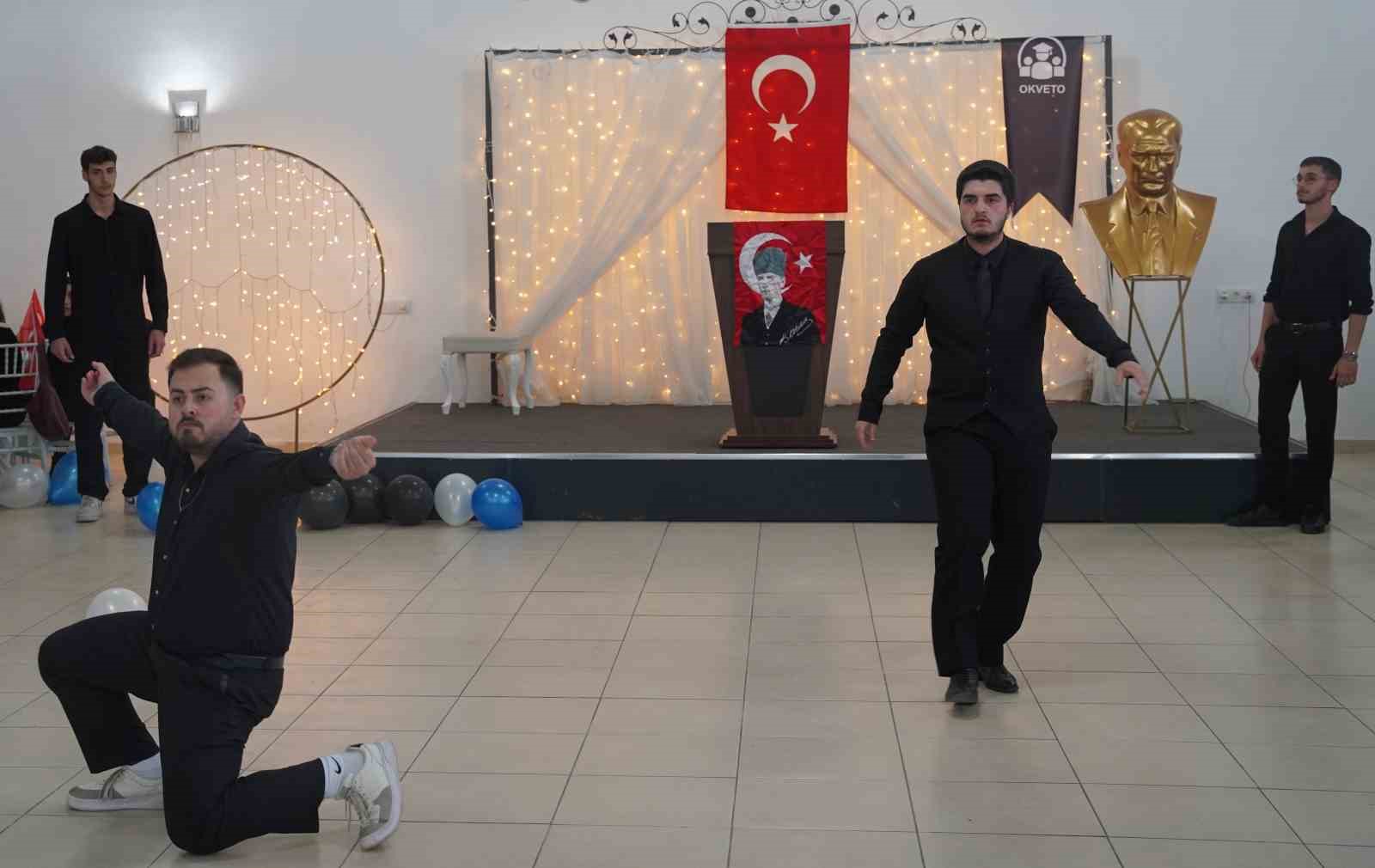 Yalova’da Gençlik Balosu renkli görüntülere sahne oldu