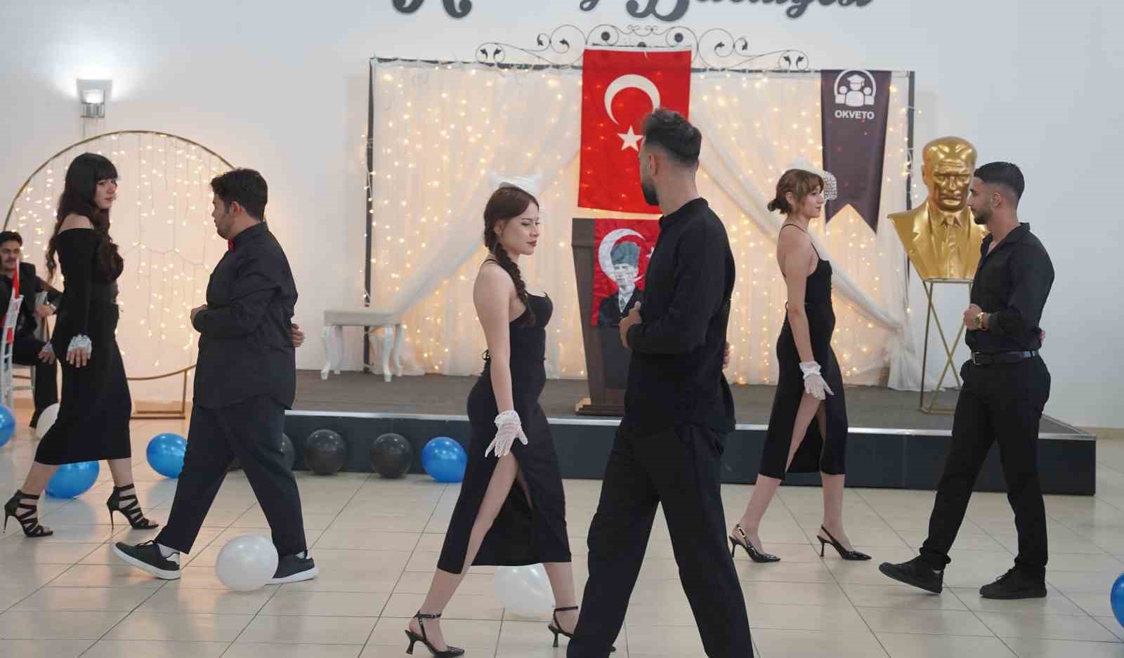 Yalova&rsquo;da Gen&ccedil;lik Balosu renkli g&ouml;r&uuml;nt&uuml;lere sahne oldu
