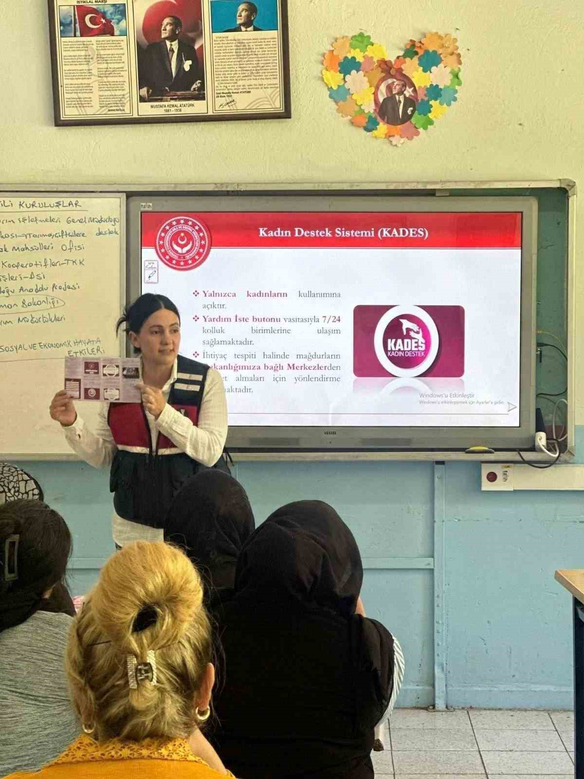 Şırnak&rsquo;ta kadına şiddetle m&uuml;cadele ve aile i&ccedil;i iletişim eğitimi
