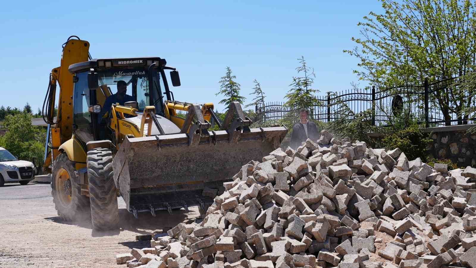 Elazığ’da bayram öncesi mezarlıklarda düzenleme
