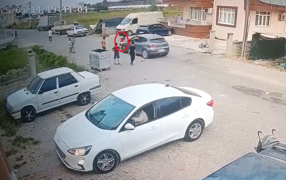Antalya’da otomobilin çarptığı 7 yaşındaki çocuk yaşam mücadelesini kaybetti