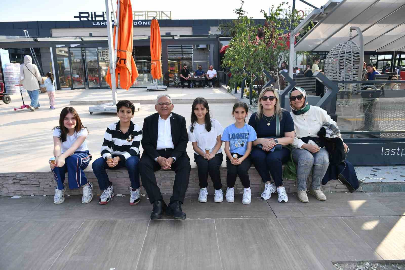 Başkan B&uuml;y&uuml;kkılı&ccedil;, Mutfak Sanatları Merkezi&rsquo;nde vatandaşlarla buluştu
