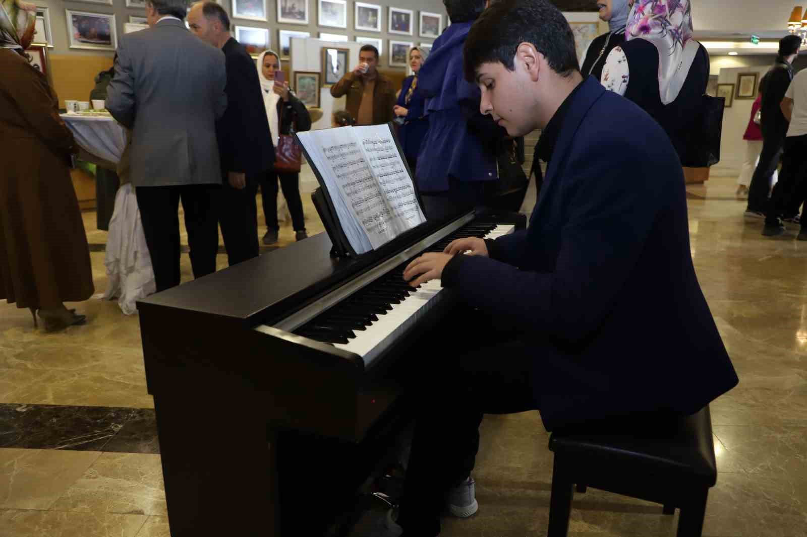 Geleneksel El Sanatları &ouml;ğrencilerinden "İz Ve Ezgi" mezuniyet sergisi
