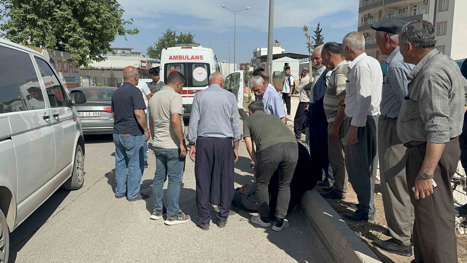 Motosikletin &ccedil;arptığı yaya yaralandı
