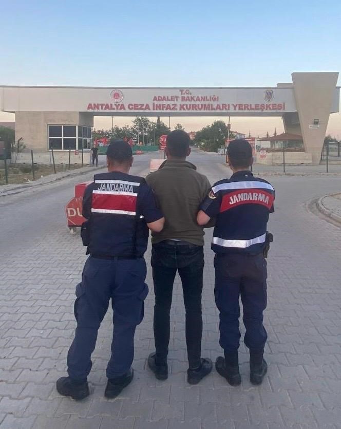 Firari cinayet ş&uuml;phelisi Antalya&rsquo;da yakalandı
