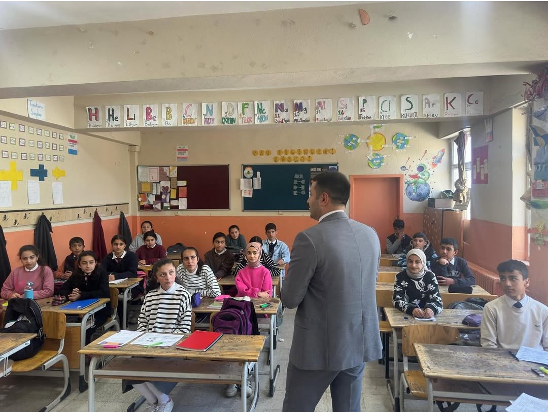 Diyadin’de eğitime kitap  desteği