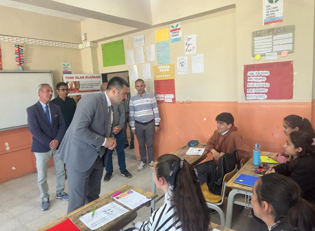 Diyadin’de eğitime kitap  desteği
