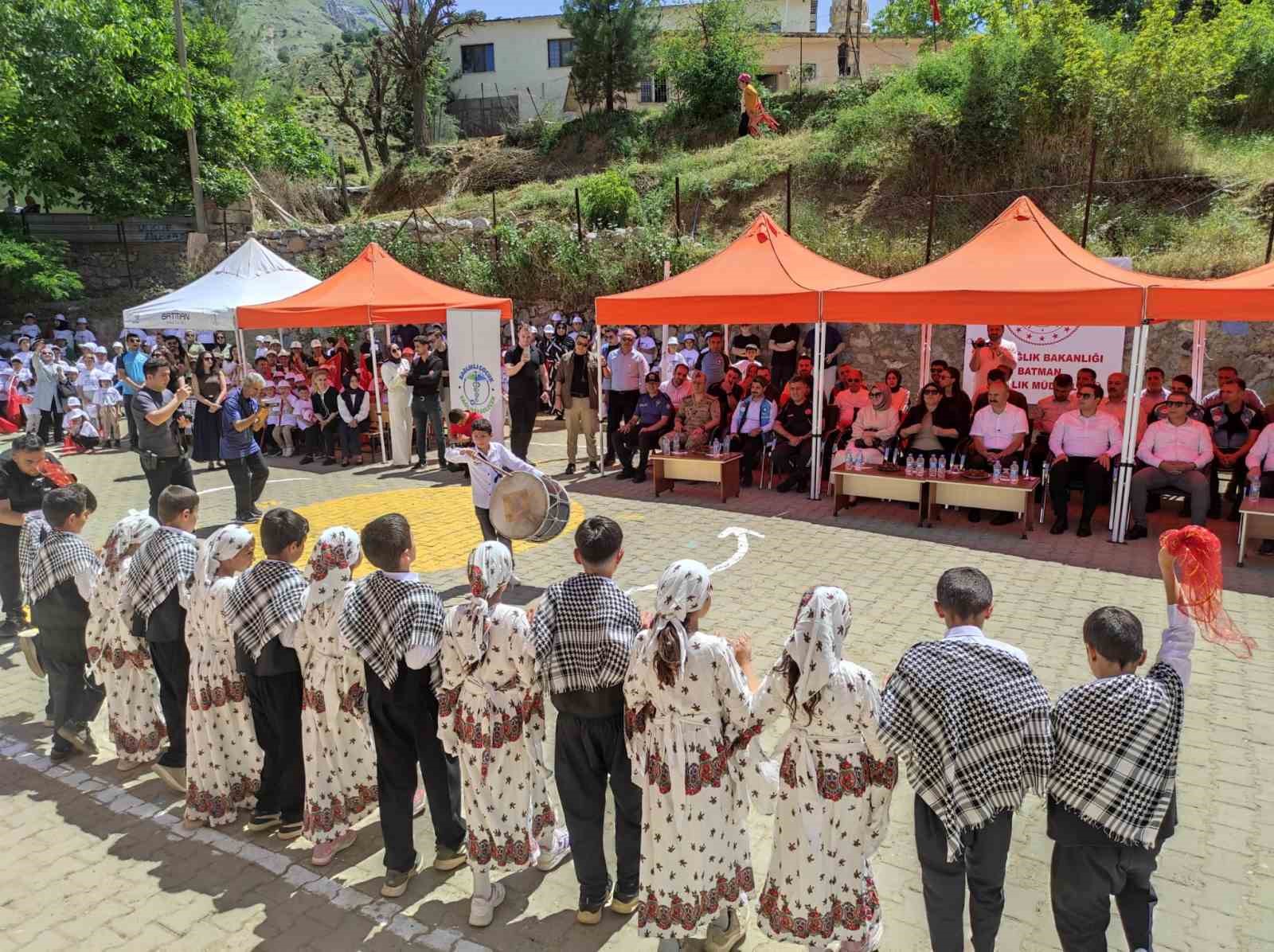 K&ouml;y okulunda &rsquo;Sağlıklı &Ccedil;ocuk, Sağlıklı Gelecek&rsquo; etkinliği d&uuml;zenlendi
