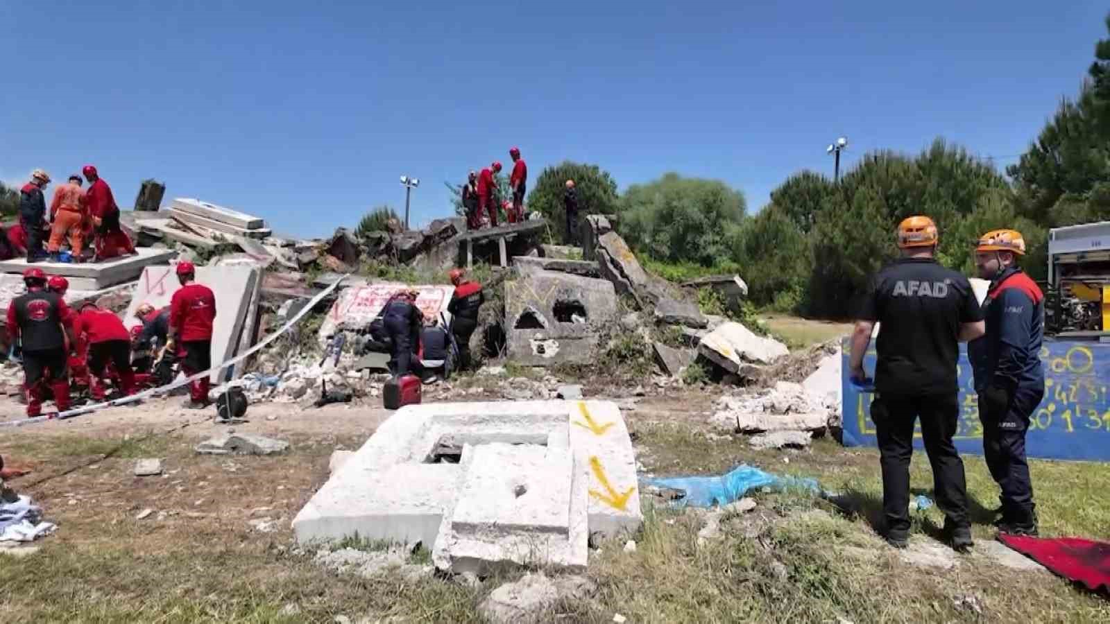 7.2’lik deprem senaryosu: 13 ilden destek ekip geldi