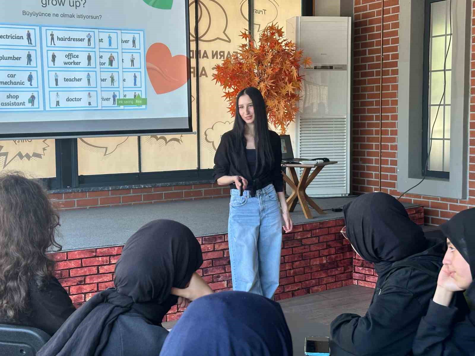 Bu kafede sadece İngilizce konuşuluyor
