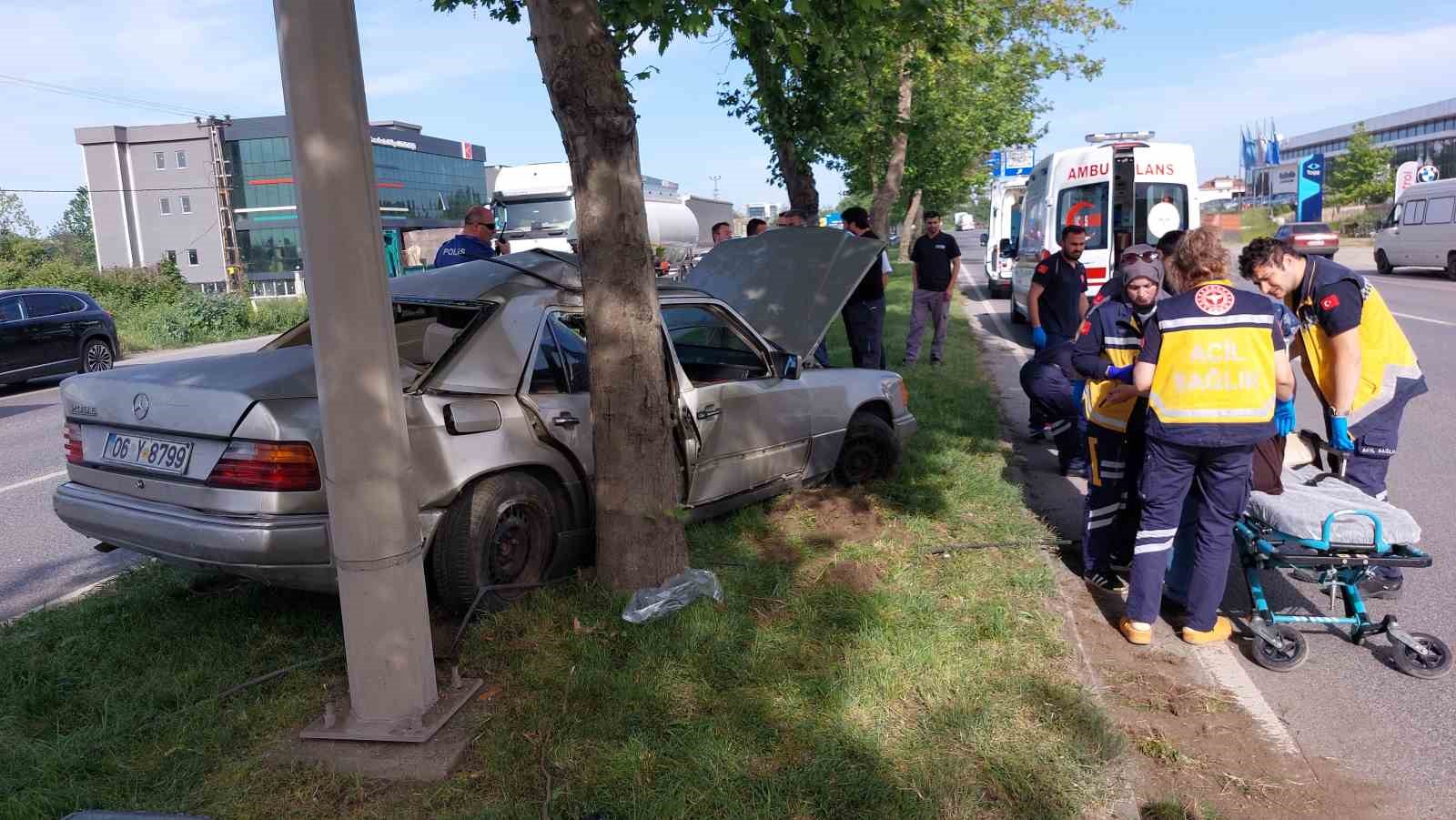 Samsun’da otomobil önce tıra, ardından ağaca çarptı: 1 yaralı