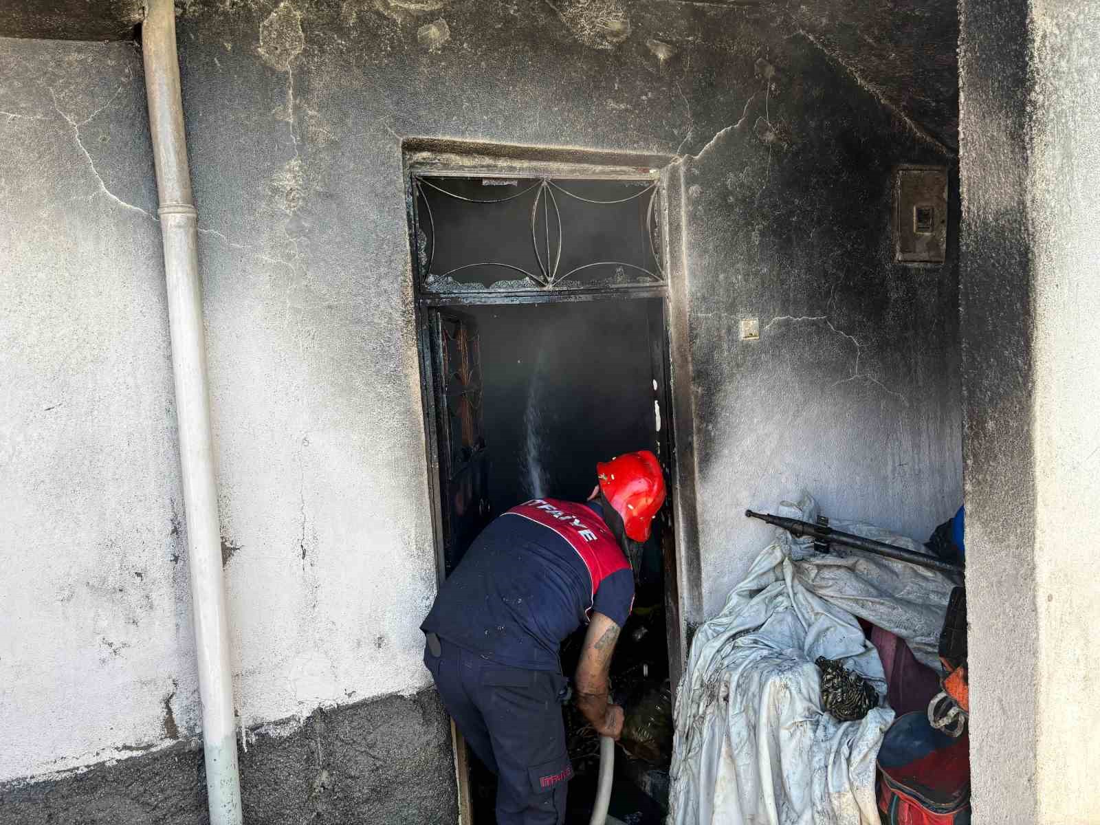 Sungurlu&rsquo;da evde &ccedil;ıkan yangın paniğe sebep oldu
