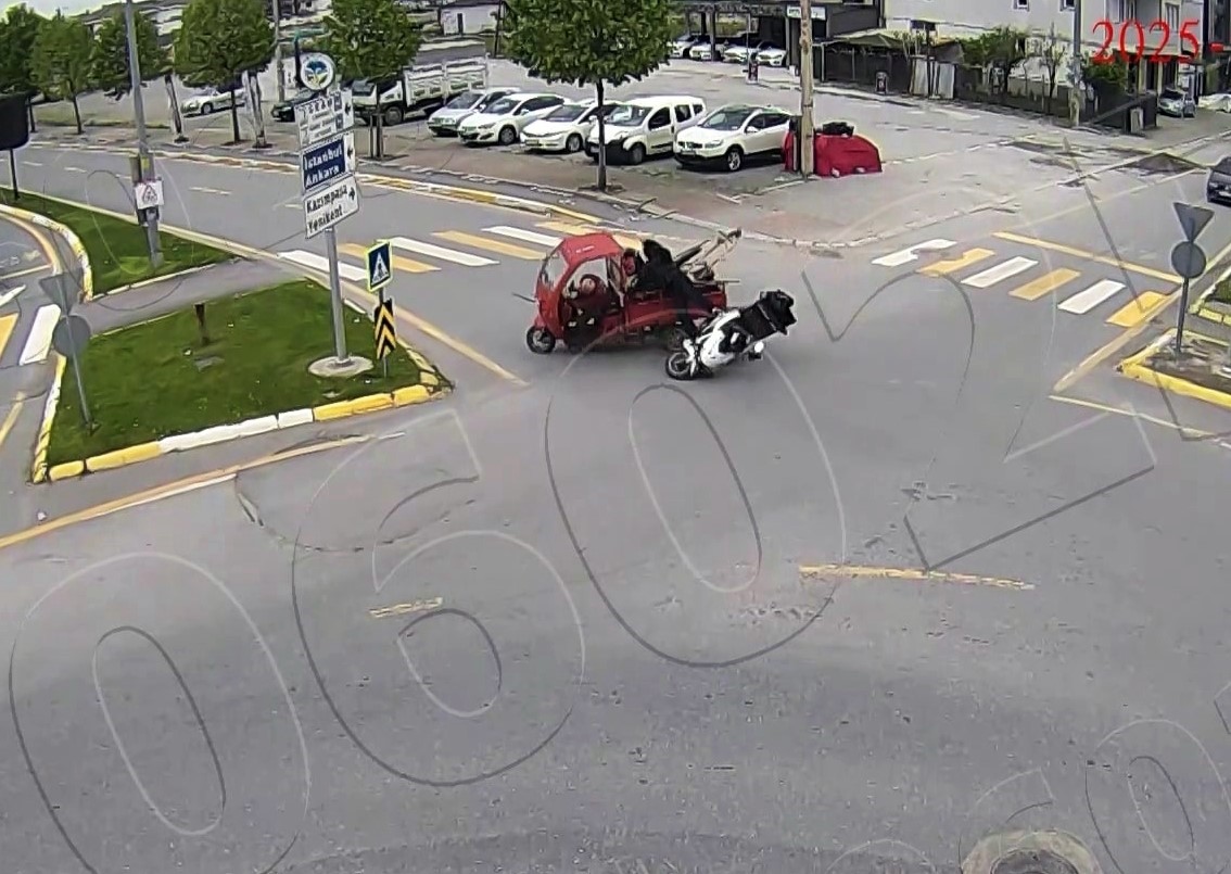 Sakarya’daki 9 ayrı trafik kazası kamerada İhlas Haber Ajansı