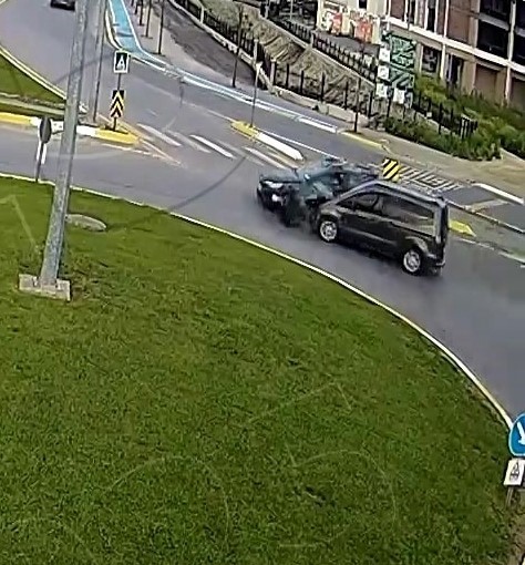 Sakarya’daki 9 ayrı trafik kazası kamerada