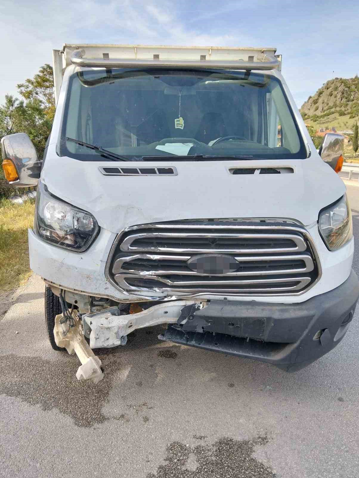 Burdurlu gazeteci ve ailesi trafik kazasında yaralandı
