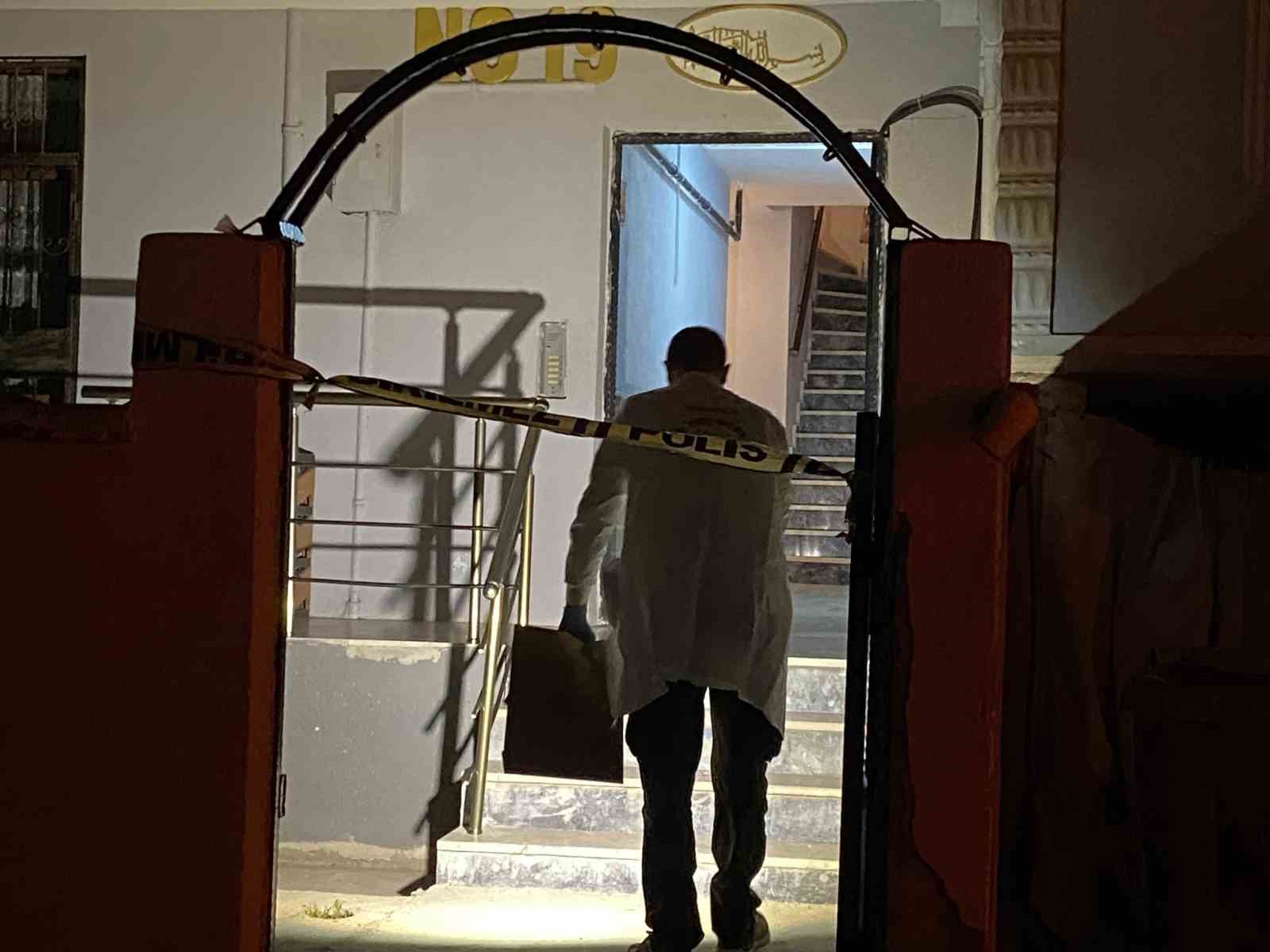 Kocaeli’de bir kişi evinde silahla vurulmuş halde bulundu