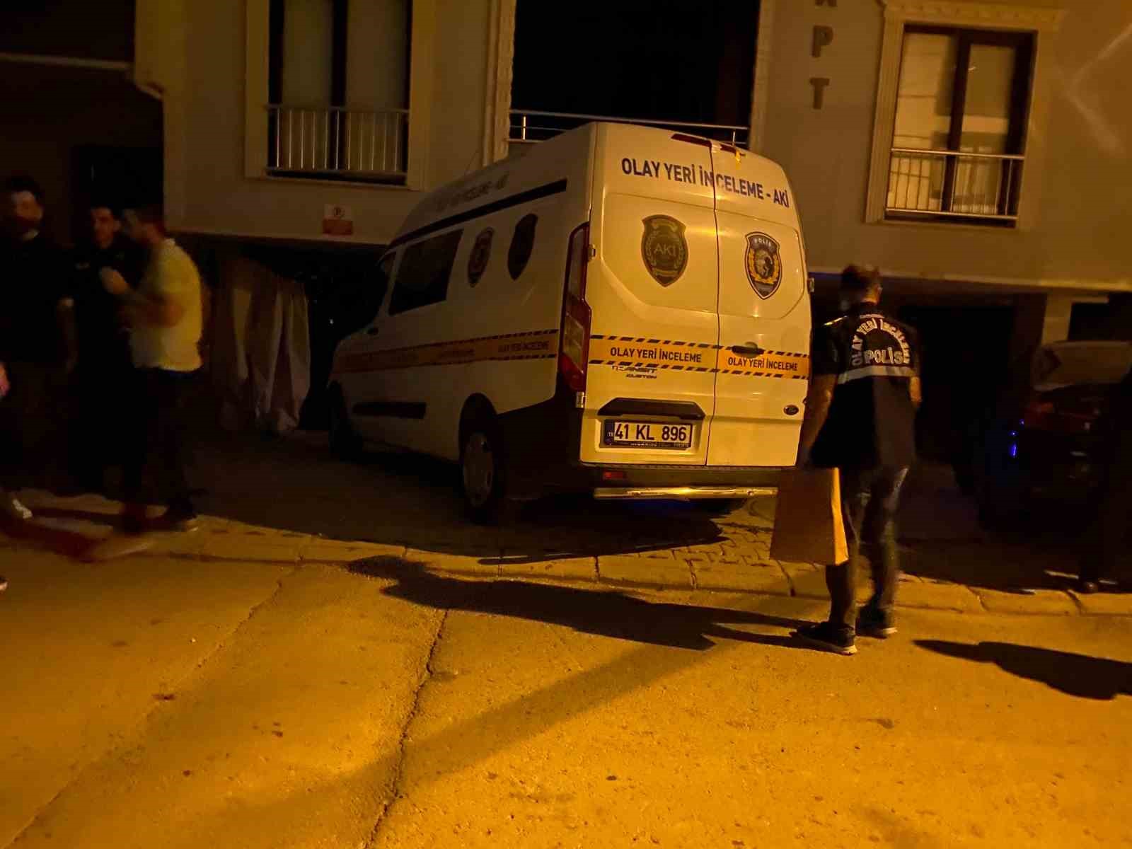 Kocaeli’de bir kişi evinde silahla vurulmuş halde bulundu
