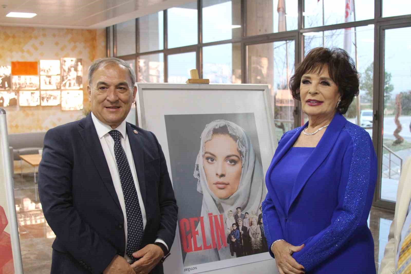 Alparslan Türkeş Bilim ve Teknoloji Üniversitesi’nde Yeşilcam gecesi: Hülya Koçyiğit gençlerle buluştu