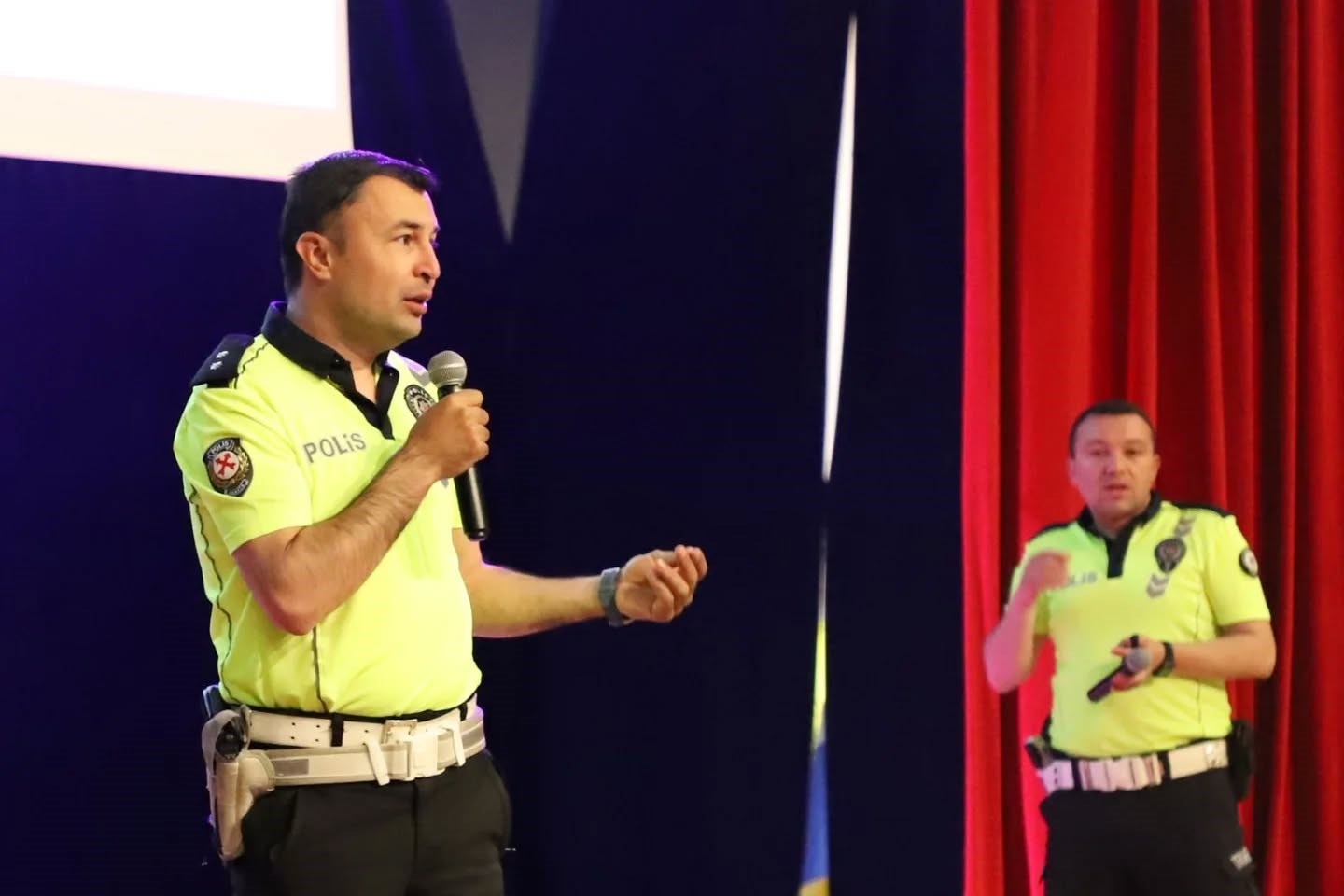 Üniversite öğrencilerine trafik güvenliği eğitimi