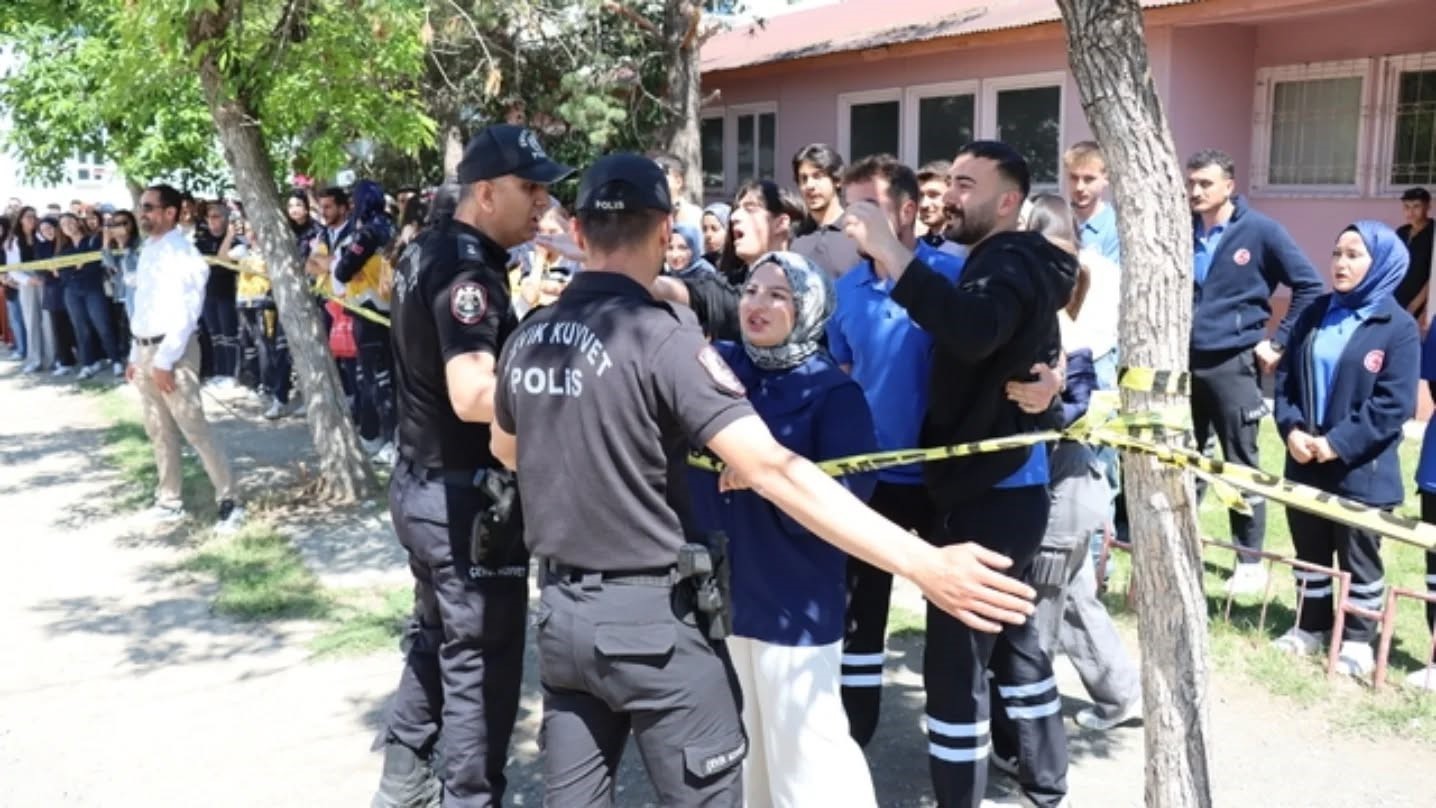 Sağlık Hizmetleri MYO’da KBRN ve yangın tatbikatı gerçekleştirildi