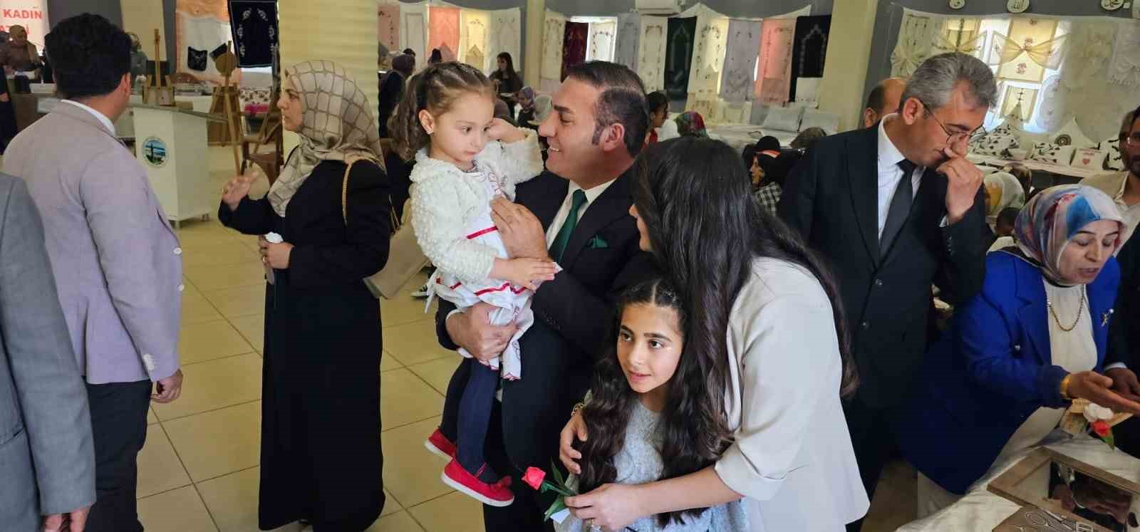 Adilcevaz’da yılsonu sergisi büyük ilgi gördü