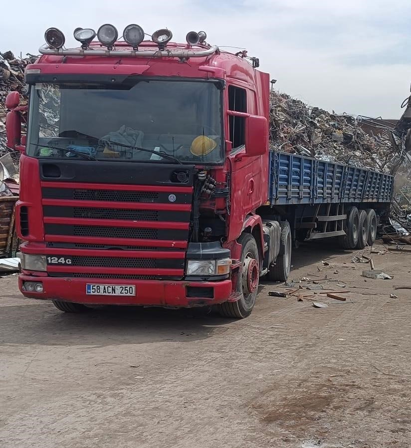 Kazaya davetiye &ccedil;ıkararak y&uuml;k taşıyan s&uuml;r&uuml;c&uuml;ye ceza yağdı
