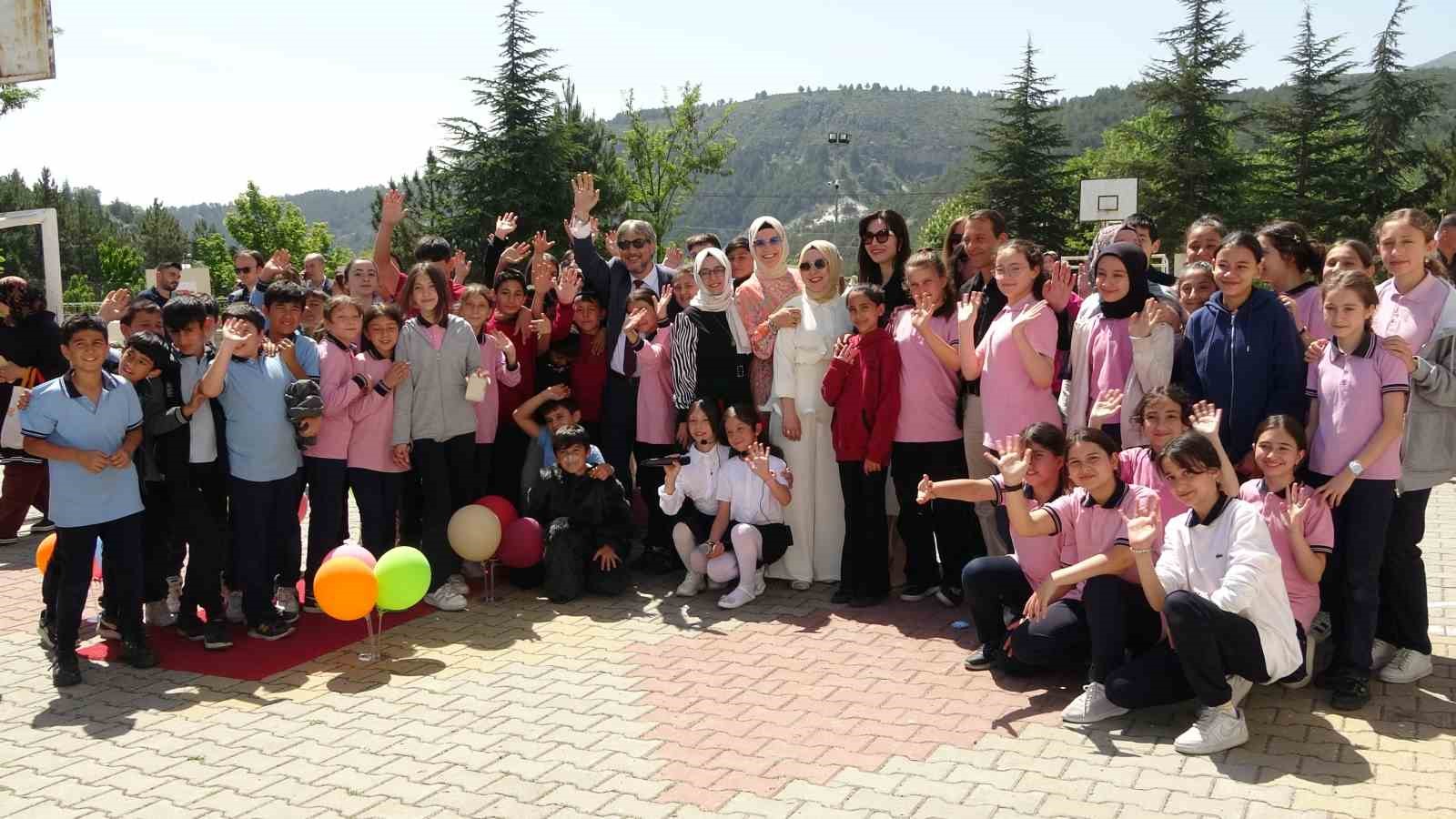 Kütahya’da sanat ve edebiyat rüzgârı, Adnan Menderes Ortaokulu’ndan anlamlı festival