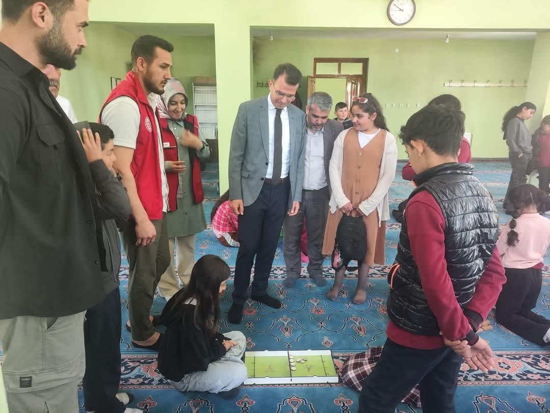 Tutak’ta "ÇEDES" Projesi kapsamında öğrencilerle Gençlik Buluşması