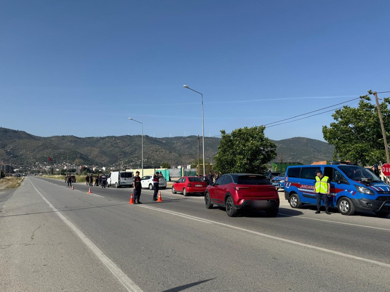 Kurallara uymayan 8 sürücü cezadan kaçamadı
