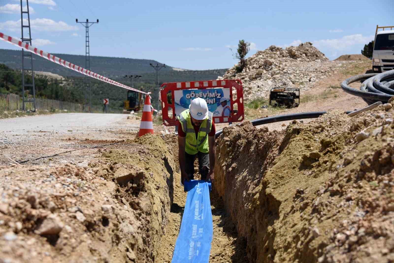 MESKİ, Mut’ta içme suyu hattı yenileme çalışmalarını sürdürüyor
