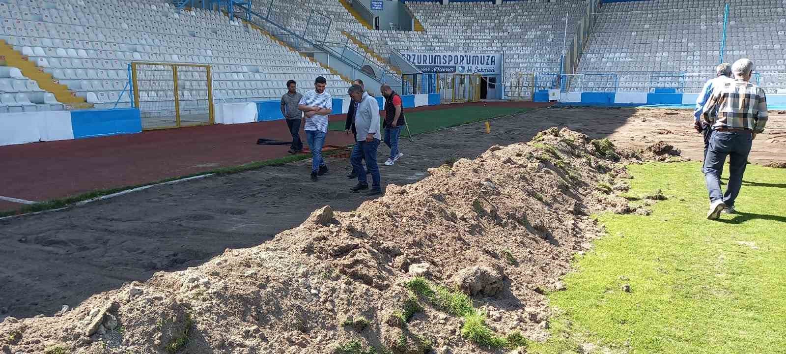 Hiprit çim için ilk kazma
