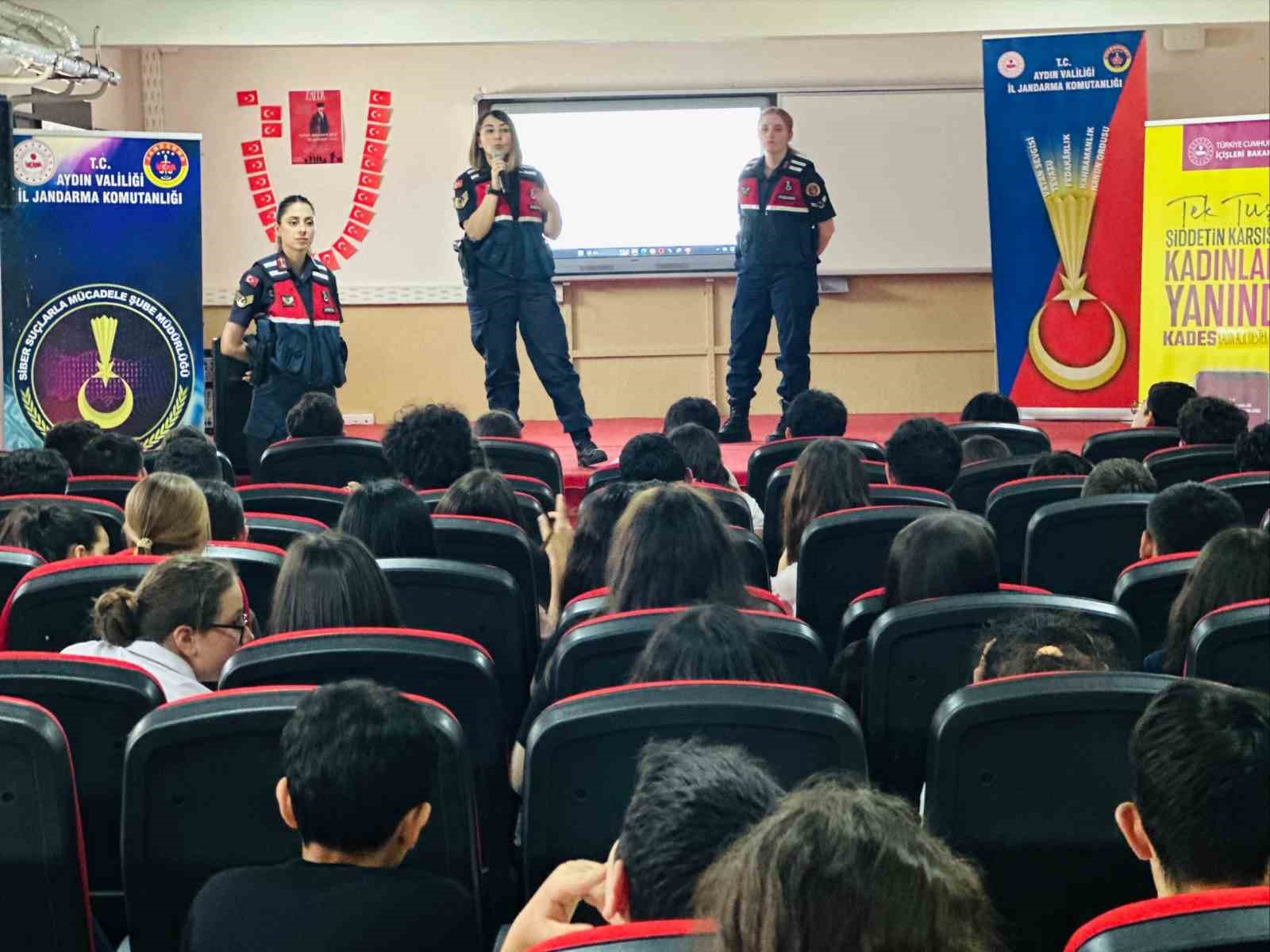 Didim’de öğrencilere ‘siber zorbalık’ anlatıldı