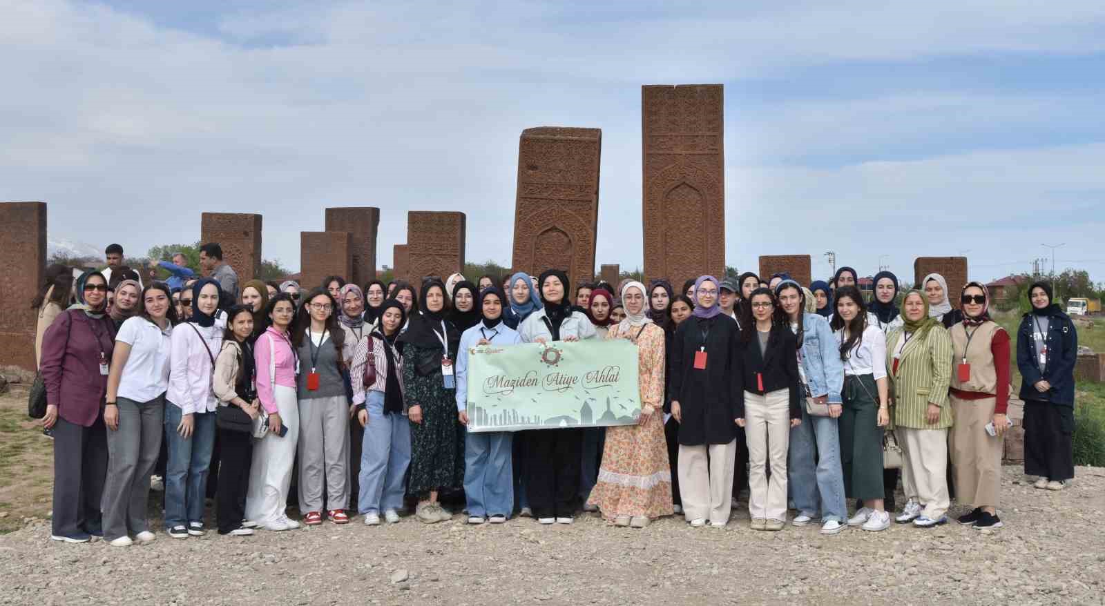65 ilden bin 600 öğrenci Cumhurbaşkanlığı Külliyesi’nde ağırlandı