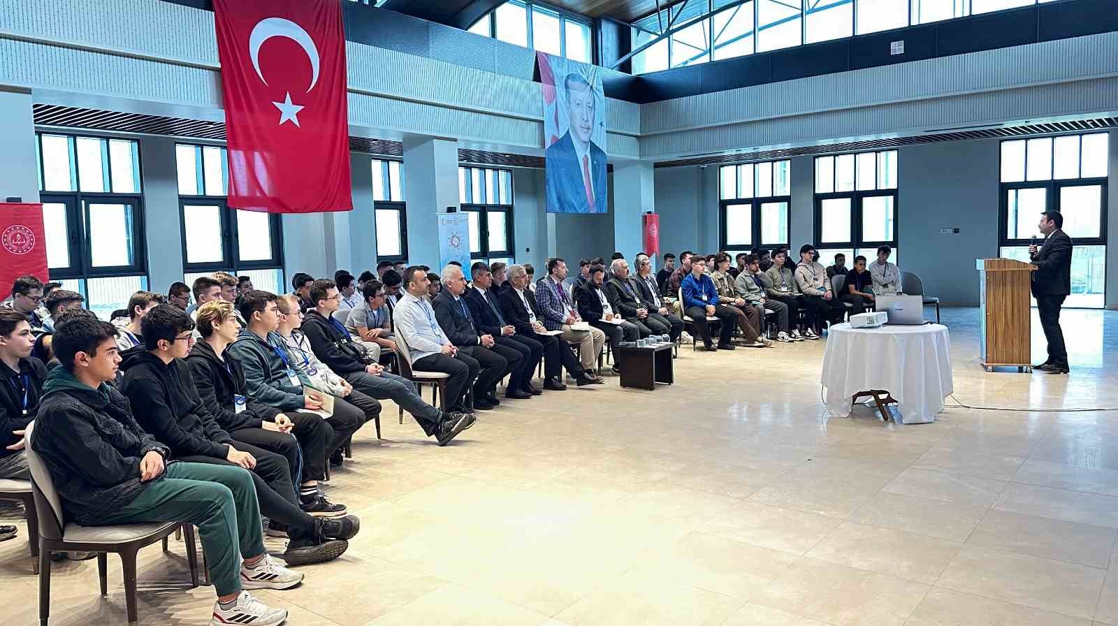 65 ilden bin 600 &ouml;ğrenci Cumhurbaşkanlığı K&uuml;lliyesi&rsquo;nde ağırlandı
