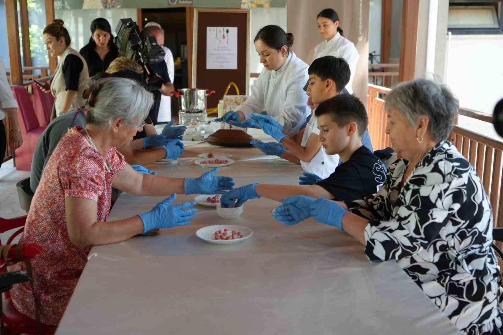 Antalya’da nineden toruna miras: Gülüklü çorbası buluşması