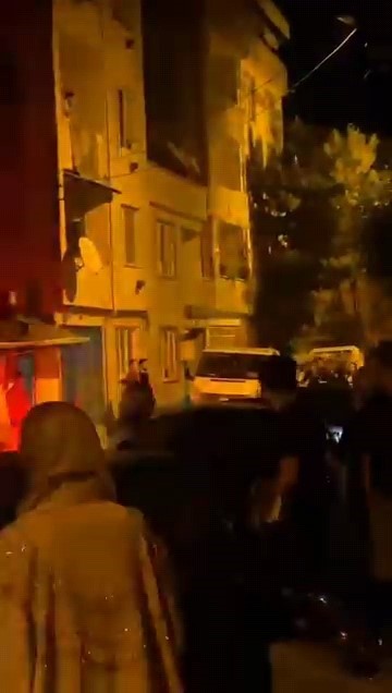Polis baltalı saldırganı havaya ateş açarak etkisiz hale getirdi