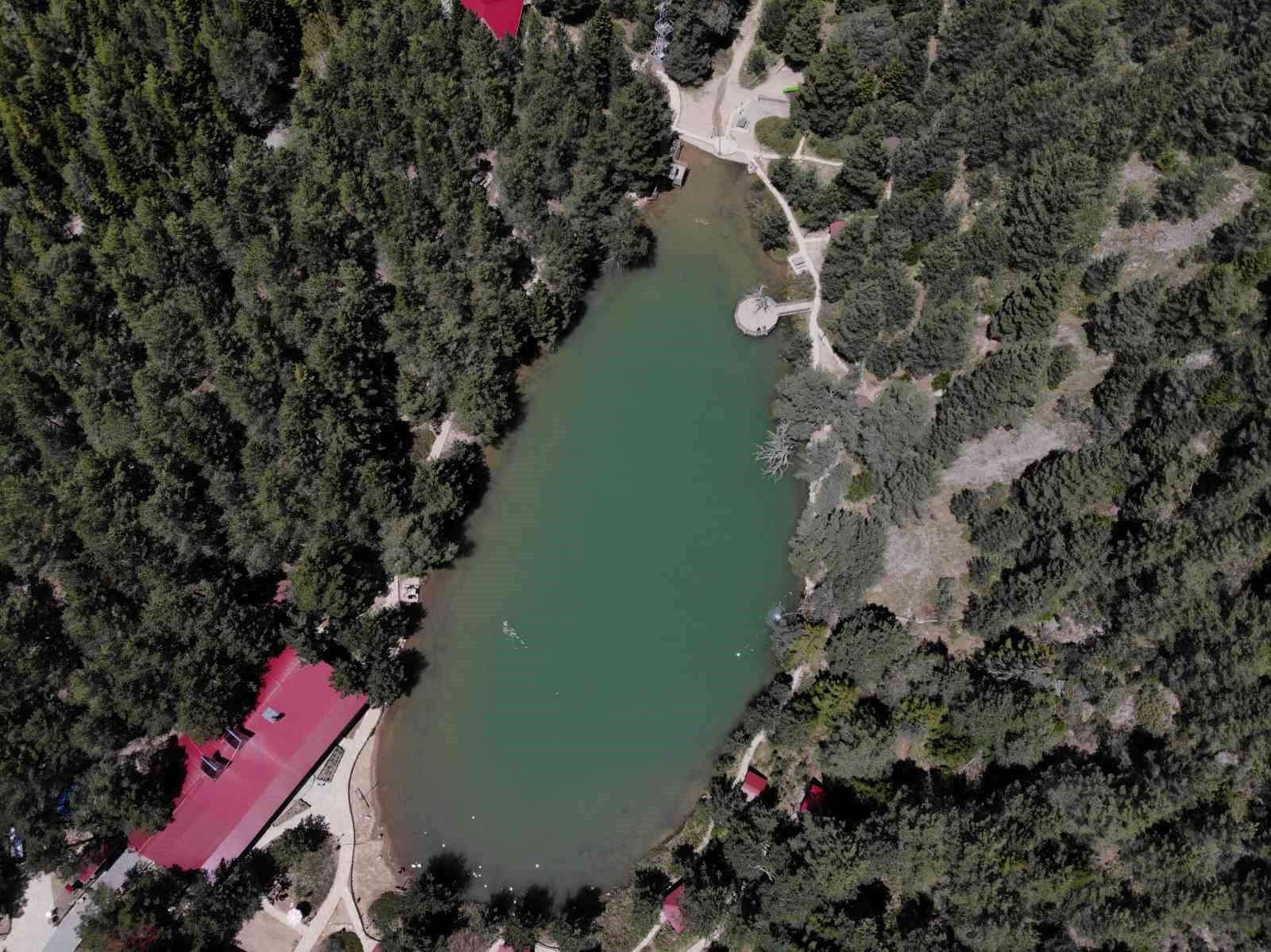 Sessizliğin ve huzurun adresi Limni Gölü misafirlerini bekliyor