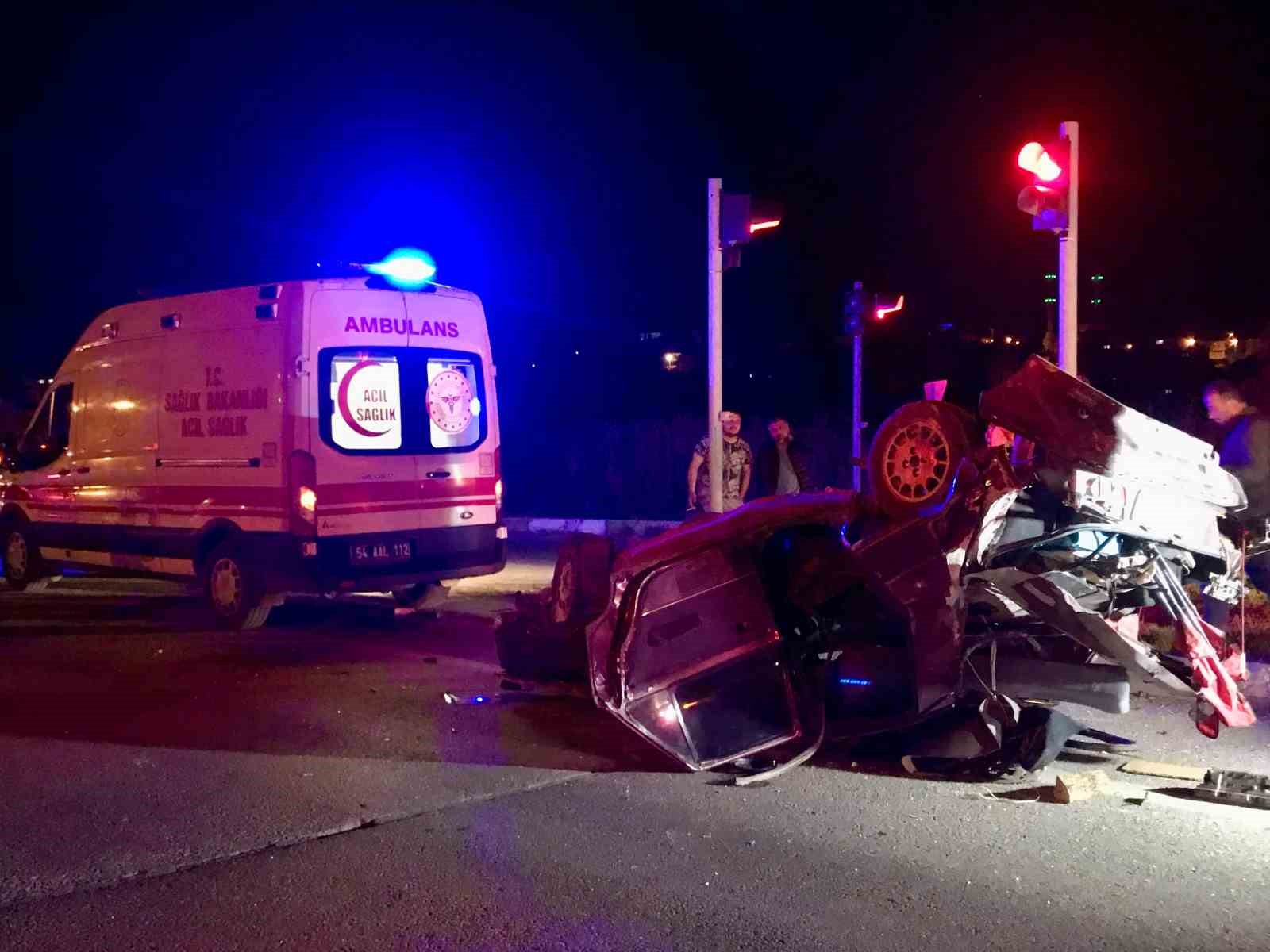 Duble yolda ref&uuml;je &ccedil;arpan otomobil takla atarak hurdaya d&ouml;nd&uuml;: 1 yaralı
