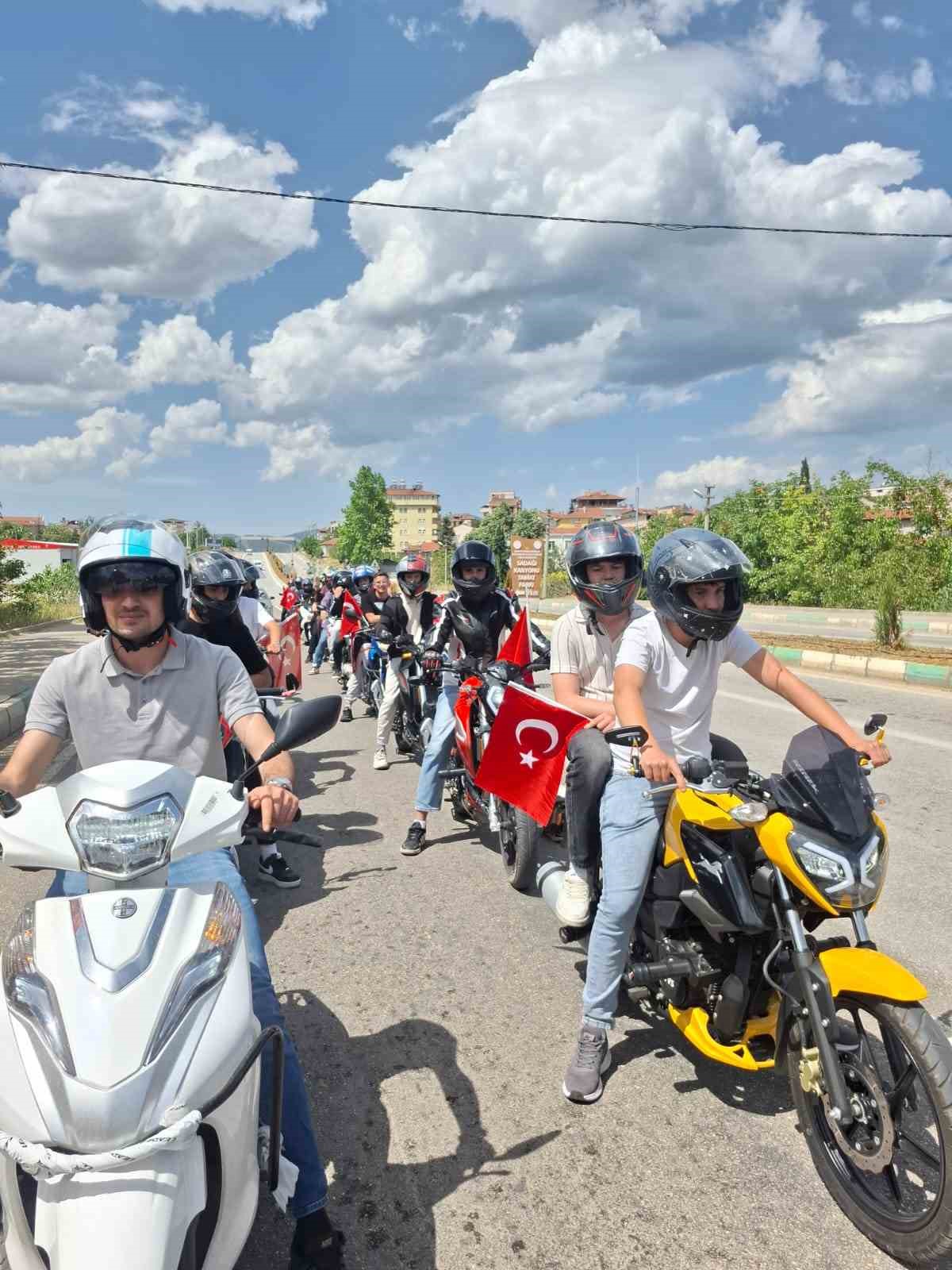 Fark edilmek ve kask kullanımına dikkat &ccedil;ektiler
