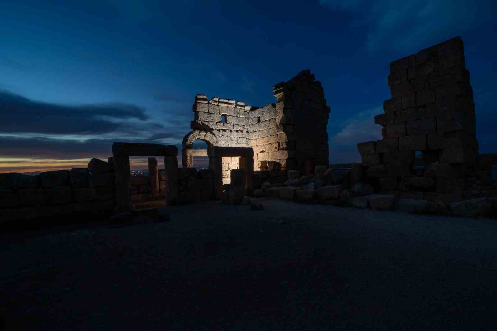 Fotono21, Zerzevan Kalesi’nde Işıkla Boyama Atölyesiyle geceyi sanata dönüştürdü