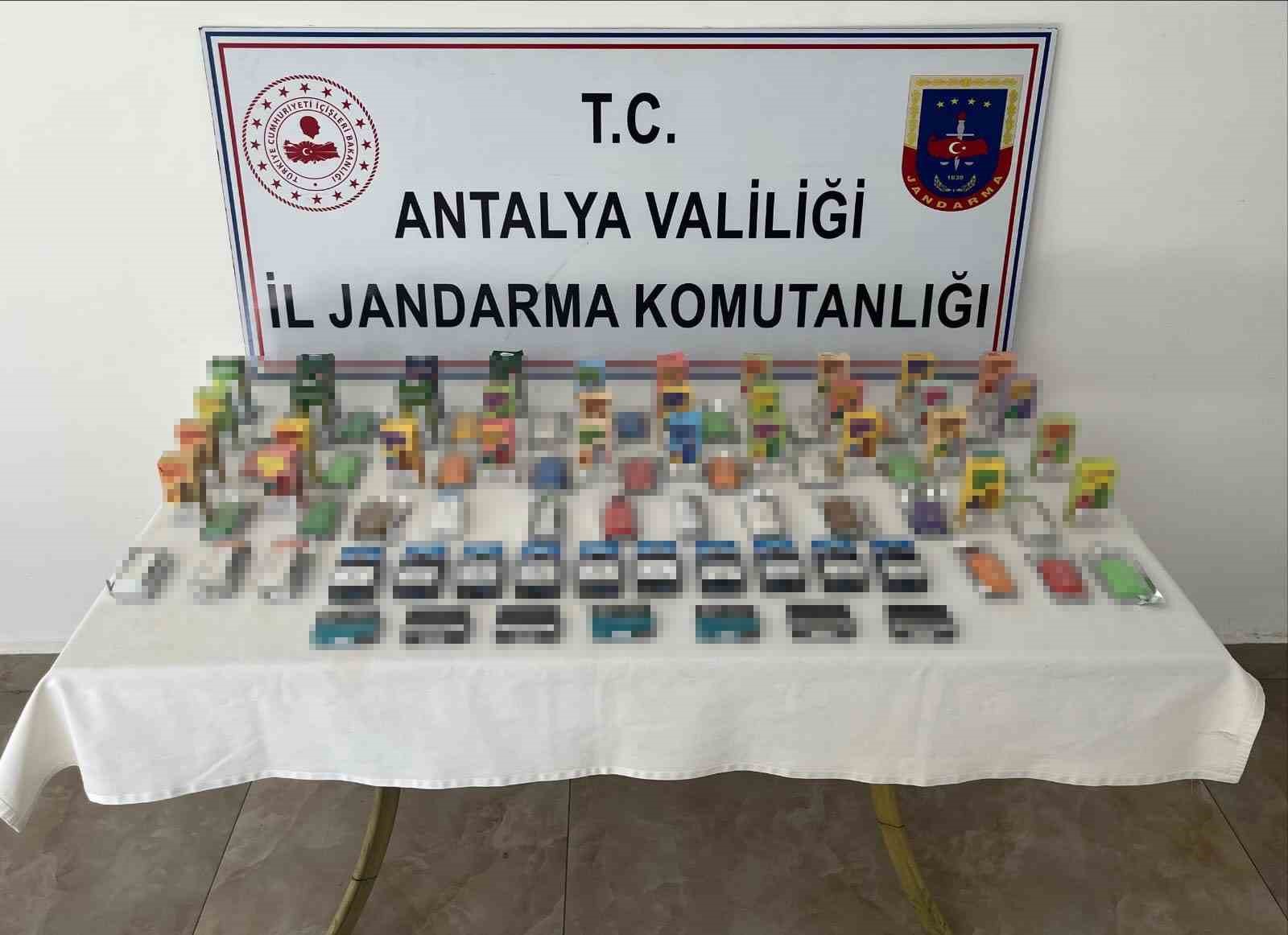 Manavgat&rsquo;ta iki işletmeye ka&ccedil;ak elektronik sigara operasyonu
