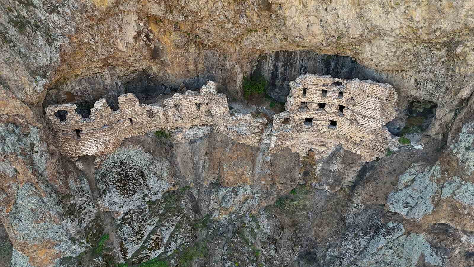 Alicin Manastırı, Sümela Manastırı ile olan benzerliğiyle dikkat çekiyor
