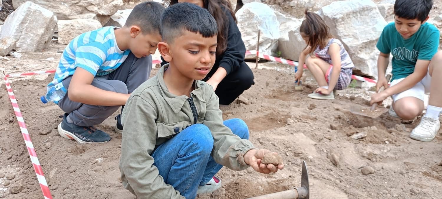 Küçük arkeologlar işbaşında